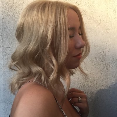 Profile Picture of Jean (@CozbiHultz) on Twitter