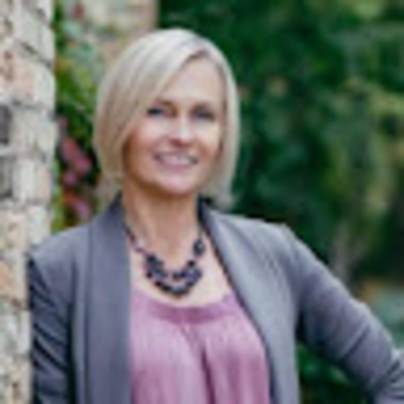 Profile Picture of Cindy Kern (@cindykern262) on Poshmark