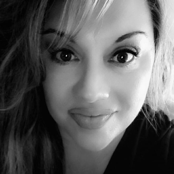 Profile Picture of Shawna Redmon (@slredmon) on Poshmark