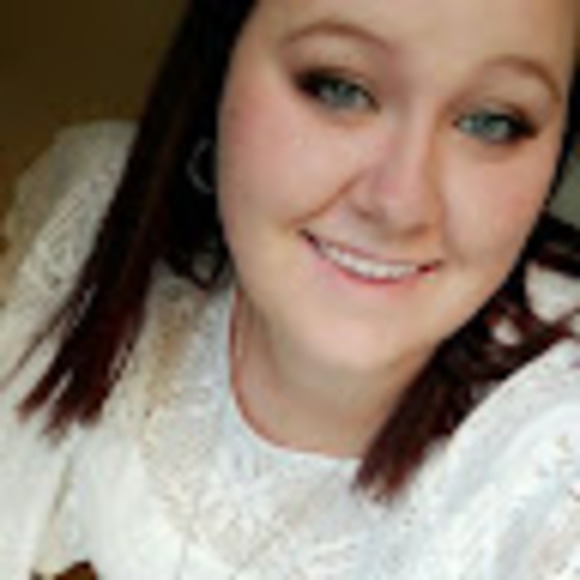 Profile Picture of Brittany Waldera (@walderab) on Poshmark
