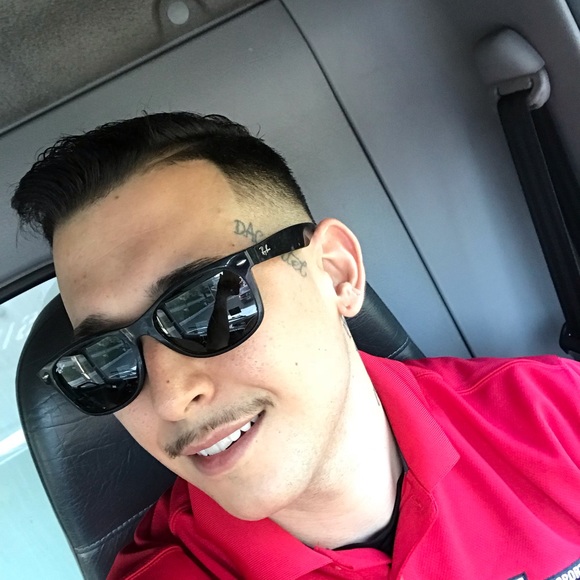 Profile Picture of Andrew Jacobson (@senikthagreat) on Poshmark