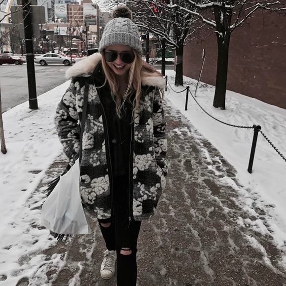 Profile Picture of Emma Eshelman (@emma_ee) on Poshmark