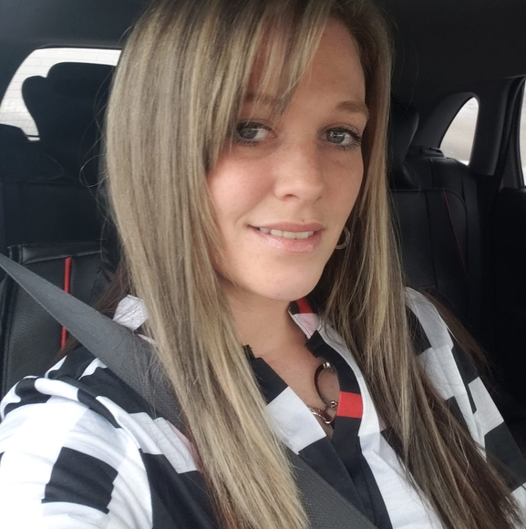 Cassie Keenan - Poshmark Profile Picture of Cassie Keenan (@cassiek0714) on Poshmark