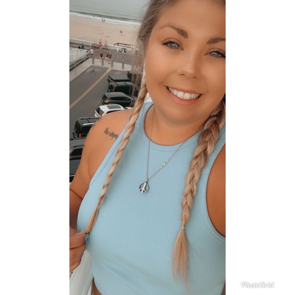 Profile Picture of Carlene Bonzer (@cabonzer) on Poshmark