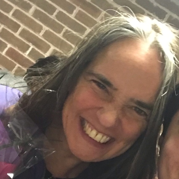 Profile Picture of Dianne Battrick (@diannebattrick) on Poshmark