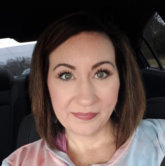 Profile Picture of Amber Hayes (@amber5181) on Poshmark