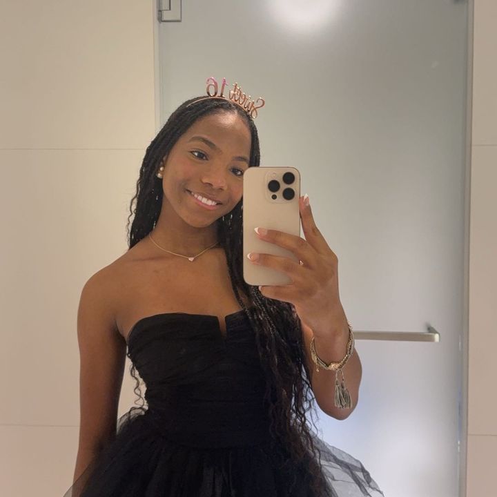 Profile Picture of peyton (@.peytonlindsay) on Tiktok