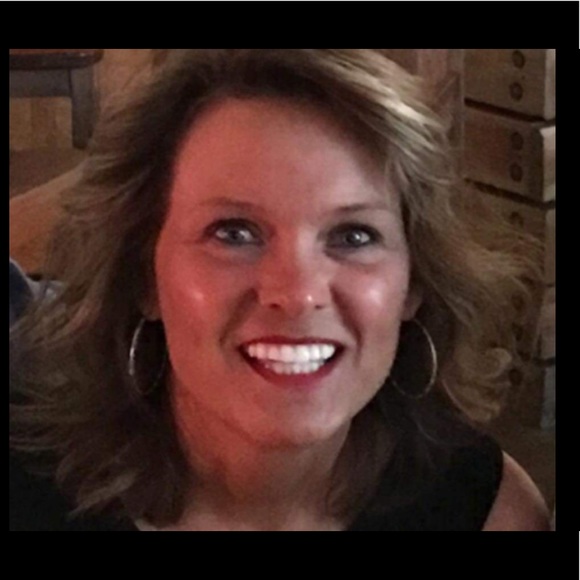 Profile Picture of Heather Shaffer (@shafferfive) on Poshmark