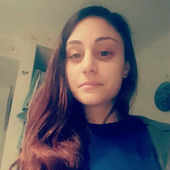 Profile Picture of Samantha Bartley (@samantha_05b) on Poshmark