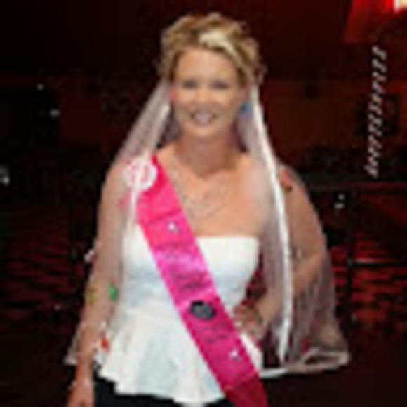 Profile Picture of Ashley Hejlik (@ashleyhejlik) on Poshmark