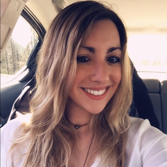 Profile Picture of Alisha Kron (@amkrony) on Poshmark