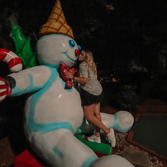 Profile Picture of Camela Puzzio (@carmie193) on Poshmark