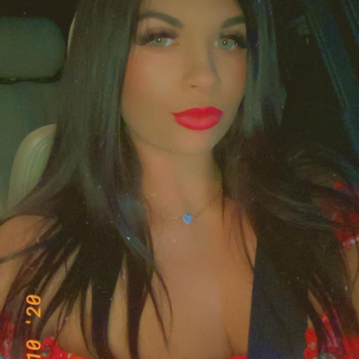 Profile Picture of Erin Ashley (@@erinadorn) on Tiktok