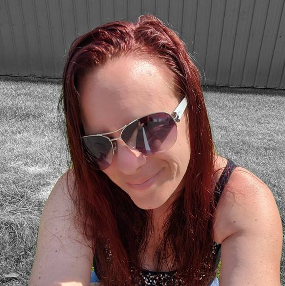 Profile Picture of Michelle Stene (@micki129043) on Poshmark