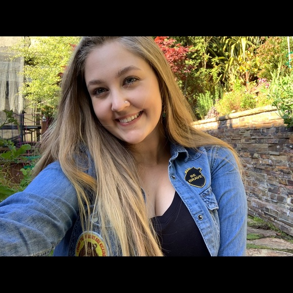 Profile Picture of Madeline Calton (@madelineroe95) on Poshmark
