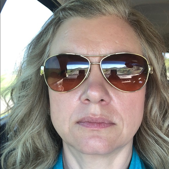 Profile Picture of Joy Merhoff (@joymerhiff) on Poshmark