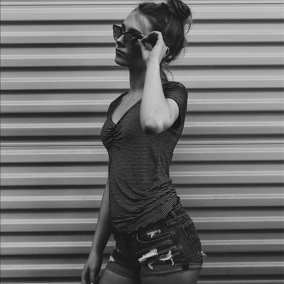 Profile Picture of Julia Faulkner (@julia_faulkner) on Poshmark