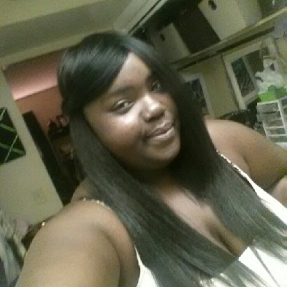 Profile Picture of Tyiesha Berry (@tyieaha) on Poshmark