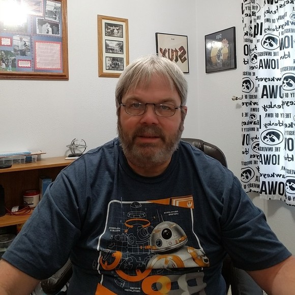 Profile Picture of Tom Wiederhold (@tomwiederhold) on Poshmark