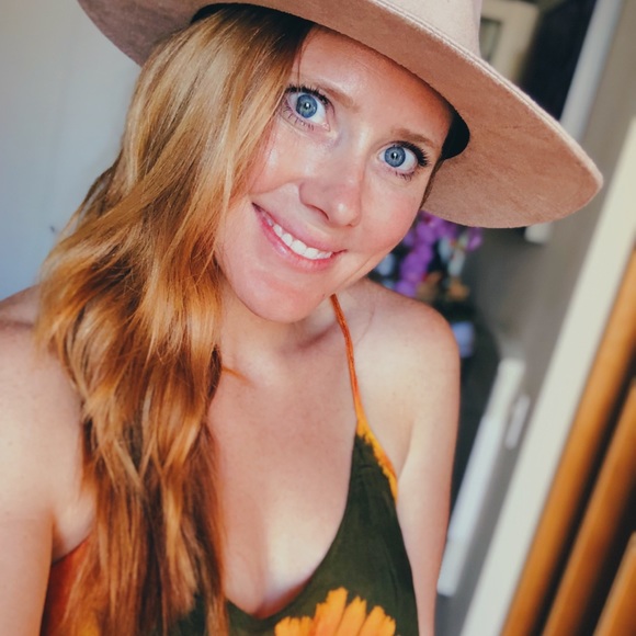 Profile Picture of Lauryn Hopper (@laurynhopper) on Poshmark