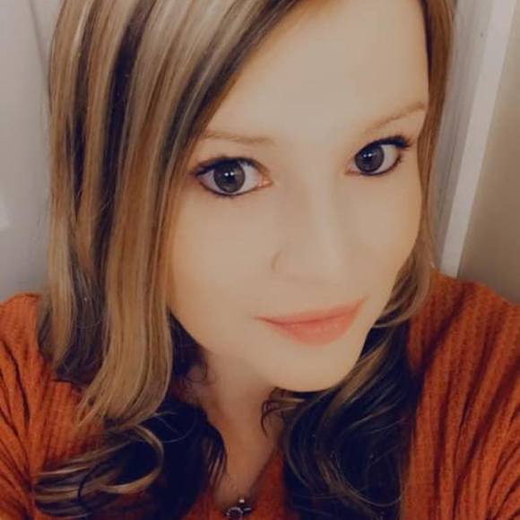 Profile Picture of Bryona Schreckengost (@cantrise33) on Poshmark