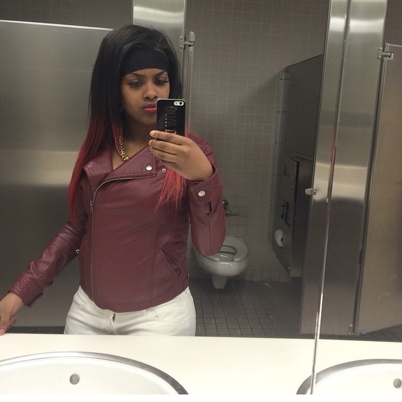 Profile Picture of Crystal Bennett (@sontib) on Poshmark