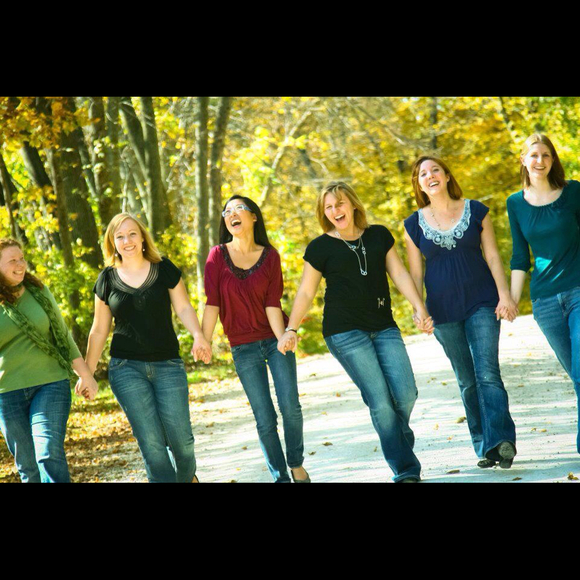 Profile Picture of Ann Homan (@sing) on Poshmark