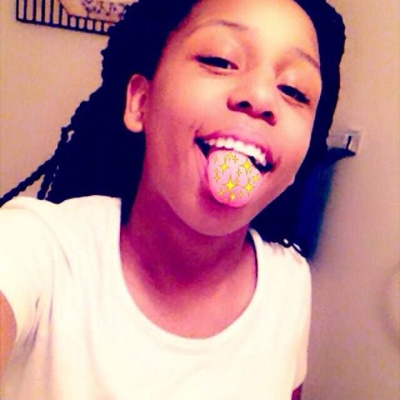 Profile Picture of Yanni Yanni (@xv_yanna12) on Poshmark