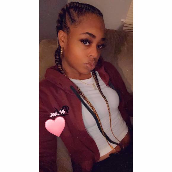 Profile Picture of Sanora Miliner (@sanoramiliner94) on Poshmark