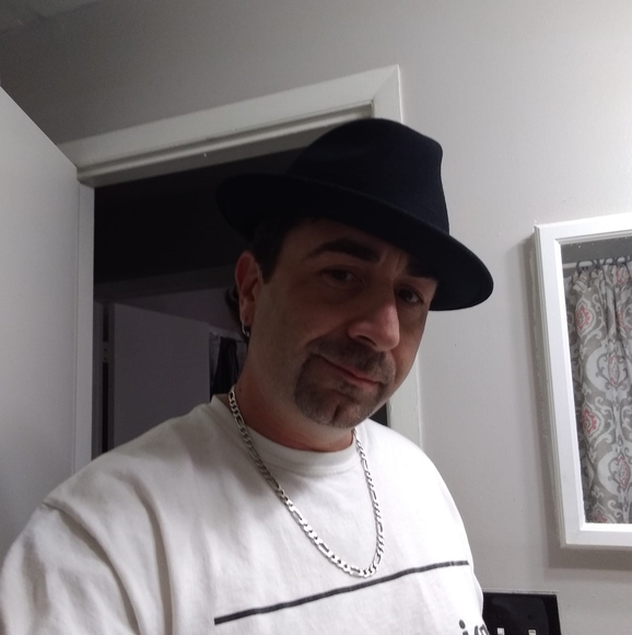 Profile Picture of Tone Cappella (@tonecappella) on Poshmark