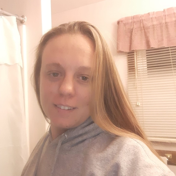 Profile Picture of Jessica Pyle (@jessielynn2005) on Poshmark