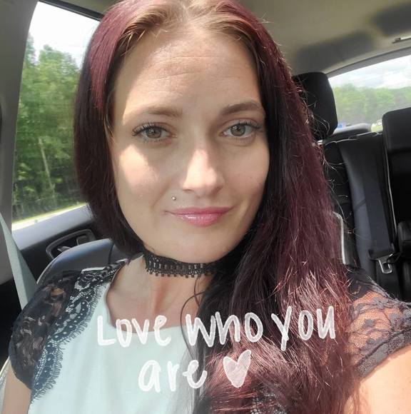 Profile Picture of Amy Conger (@amyconger) on Poshmark