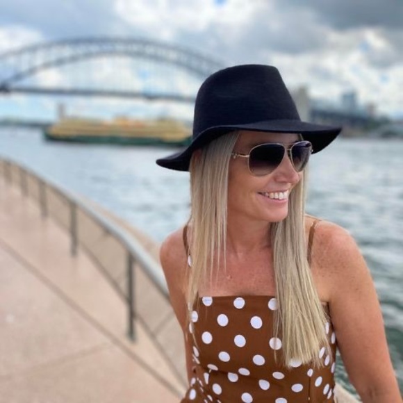 Profile Picture of Mandy Danvers (@mandydanvers) on Poshmark