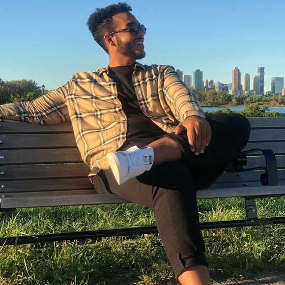 Profile Picture of Abdullah Mohamed (@amohamed111099) on Poshmark