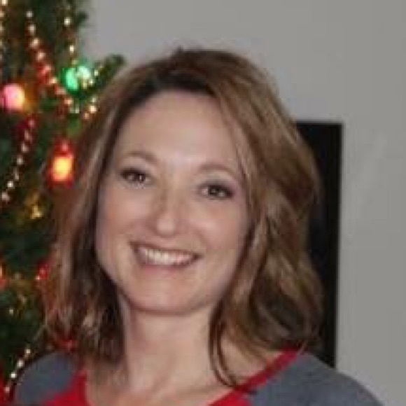 Profile Picture of Lisa Howe (@ldh0729) on Poshmark