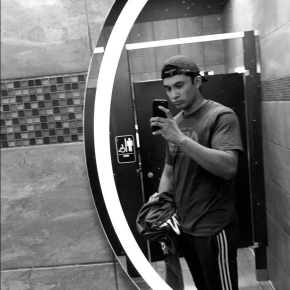 Profile Picture of Chris Hernandez (@chriscudi) on Poshmark