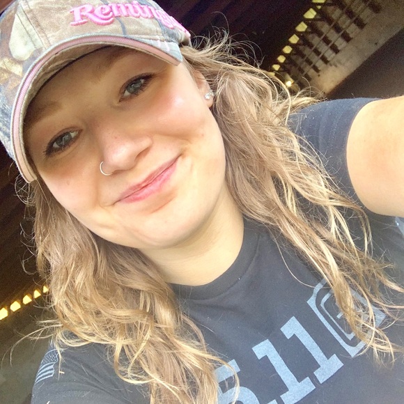 Profile Picture of Madisen Richters (@maddykate_) on Poshmark