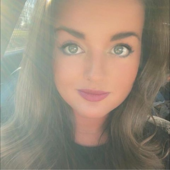 Profile Picture of Stephanie Iles (@stephanie_iles) on Poshmark