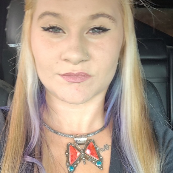 Profile Picture of Heather Viaclovsky (@hvia) on Poshmark
