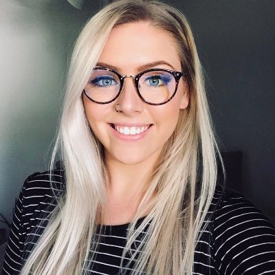 Profile Picture of Lauren Hennessy (@LaurHennWrites) on Twitter