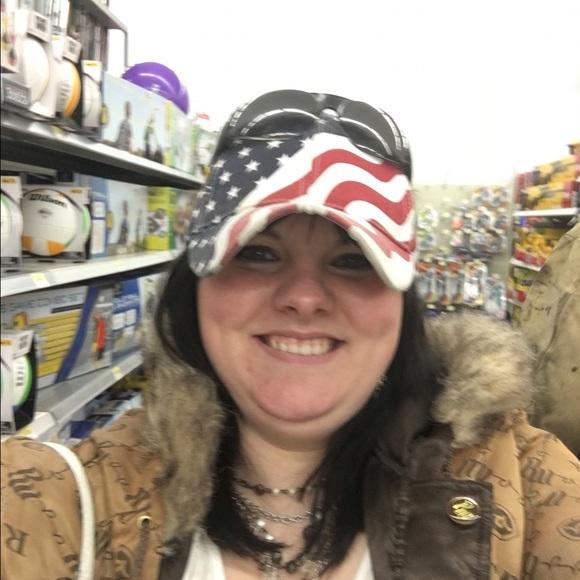 Profile Picture of Heather Sethman (@hsethman0211) on Poshmark