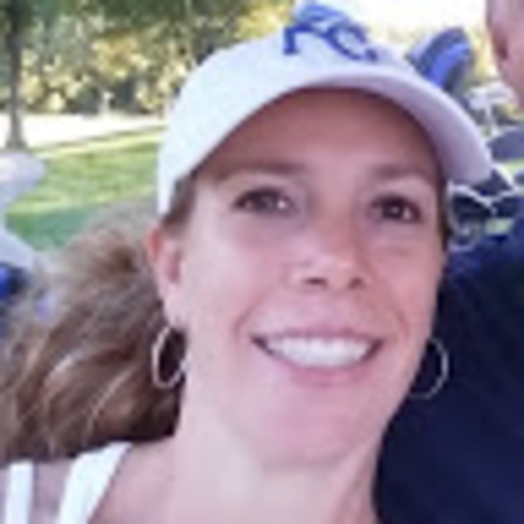Profile Picture of Kathy Finestead (@kathyfinestead) on Poshmark