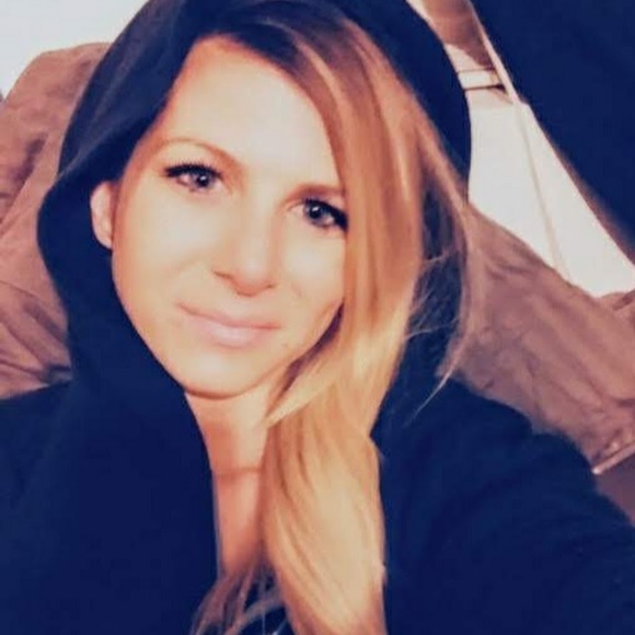 Profile Picture of Tiffany Larcade (@tiffanylarcade) on Poshmark