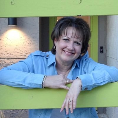 Profile Picture of Stacy Schroeder (@leigh_schroeder) on Twitter