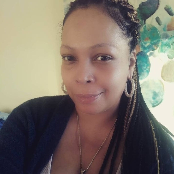 Profile Picture of Yolanda Melvins (@yolandamelvins) on Poshmark