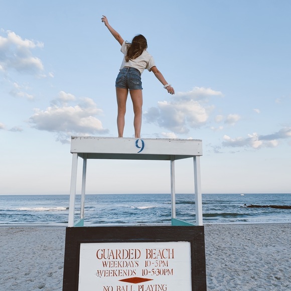 Profile Picture of Carly Lam (@carlycloset_) on Poshmark