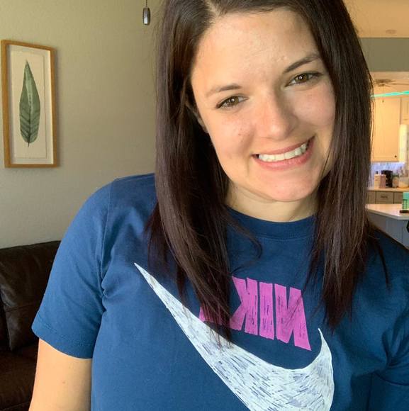 Profile Picture of Connie Bayer (@conniebayer82) on Poshmark