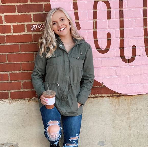 Profile Picture of Erin Connor (@erin_connor) on Poshmark