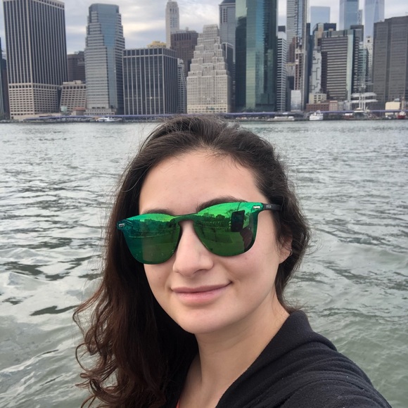 Profile Picture of Melanie Wiederhold (@melaniedatta) on Poshmark