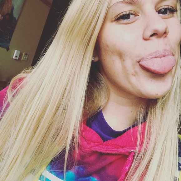 Profile Picture of Brandi Lemek (@chakabear) on Poshmark